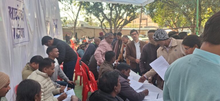 सुशासन सप्ताह के तहत “प्रशासन गांव की ओर” अभियान जनपद पंचायत अम्बिकापुर में विकासखंड स्तरीय शिविर आयोजित