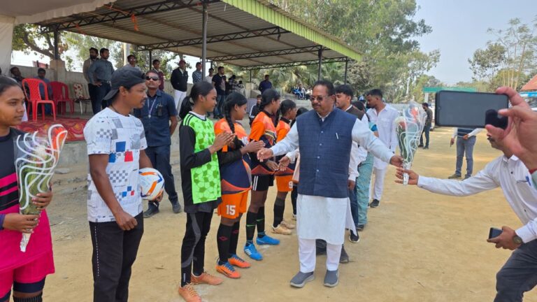 लुण्ड्रा विधायक ने अम्बिकापुर विकासखंड स्तरीय सरगुजा ओलंपिक का किया शुभारंभ, खेल प्रतिभाओं को मिलेगा नया मंच 12 खेल विधाओं में चार वर्गों के खिलाड़ी खेल प्रतिभा का करेंगे प्रदर्शन