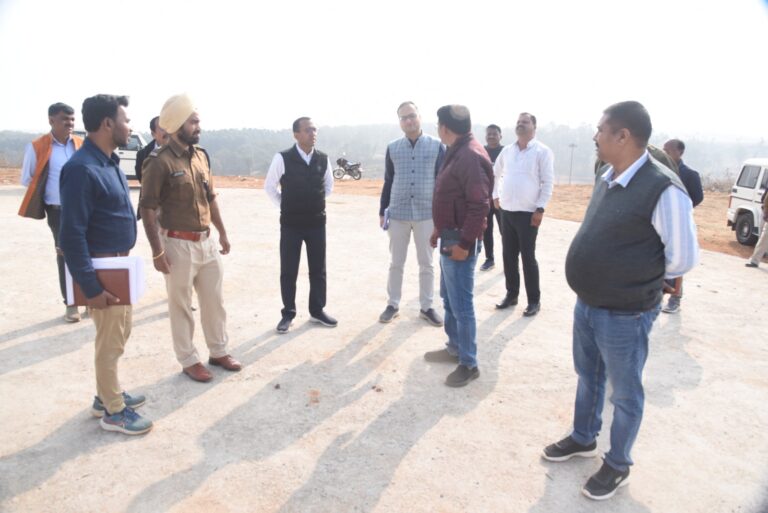 मैनपाट महोत्सव स्थल पर तैयारियों का कलेक्टर श्री अजीत वसंत ने लिया जायजा