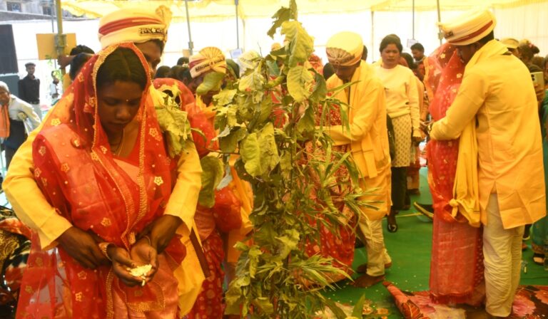मुख्यमंत्री कन्या विवाह योजना से संवर रहा बेटियों का भविष्य मुख्यमंत्री के आर्शीवाद से जिले में 150 जोड़े वैवाहिक बंधन में बंधे
