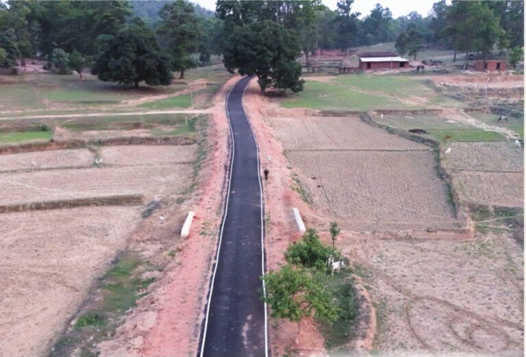 पीएम जनमन योजना से बासीमुड़ा के लोगों को मिली बेहतर परिवहन सुविधा सड़क निर्माण से आसान हुई राह