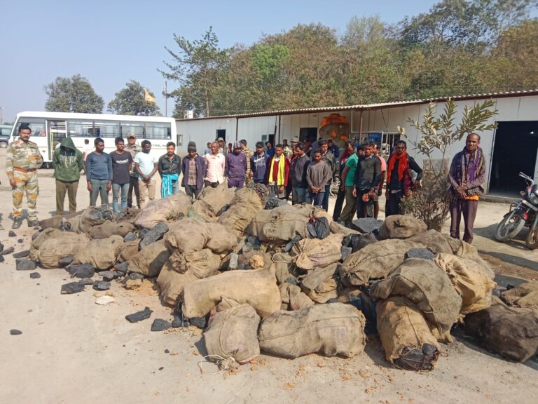 प्रतिबंधित क्षेत्र से कोयला चोरी: 21 आरोपी गिरफ्तार, 1.5 टन कोयला व 32 वाहन जब्त