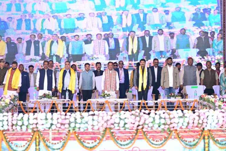 मैनपाट महोत्सव सरगुजा जिले की संस्कृति और अस्मिता को प्रदर्शित करने का माध्यम है-मुख्यमंत्री श्री साय मुख्यमंत्री श्री विष्णु देव साय ने तीन दिवसीय मैनपाट महोत्सव का किया शुभारंभ