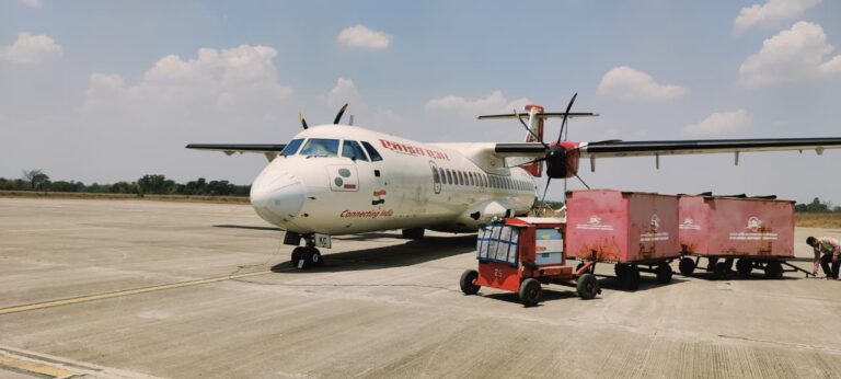 छत्तीसगढ़ के विमानन क्षेत्र में नया अध्यायः मुख्यमंत्री श्री विष्णु देव साय ने अंबिकापुर-दिल्ली-कोलकाता हवाई सेवा का किया वर्चुअल शुभारंभ उत्तर छत्तीसगढ़ की कनेक्टिविटी को मिलेगी नई उड़ान; व्यापार, पर्यटन और निवेश के खुलेंगे द्वार-मुख्यमंत्री श्री साय