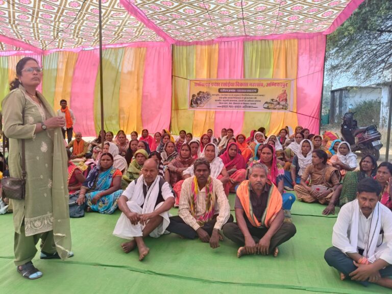 रसोइयों ने मोर्चा खोला…. लखनपुर तहसील परिसर में तीन दिवसीय हड़ताल शुरू