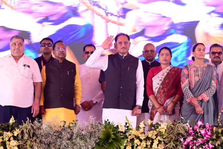 सरगुजा ओलंपिक 2026 का भव्य शुभारंभ- प्रतिभाओं के महासंगम में चमका युवा हुनर 2000 से अधिक खिलाड़ियों की भागीदारी, 12 खेल विधाओं में मुकाबले-मुख्यमंत्री श्री विष्णुदेव साय ने कहा ’यह खिलाड़ियों का महाकुंभ’ अंतरराष्ट्रीय कुश्ती खिलाड़ी गीता फोगाट ने दिया सफलता का मंत्र