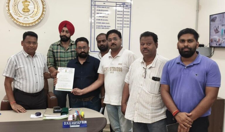 जिला कांग्रेस कमेटी, सरगुजा की ओर से प्रतिनिधि मंडल मिला निगमायुक्त से…शहर की बुनियादी व्यवस्थाओं को दुरुस्त करने की मांग