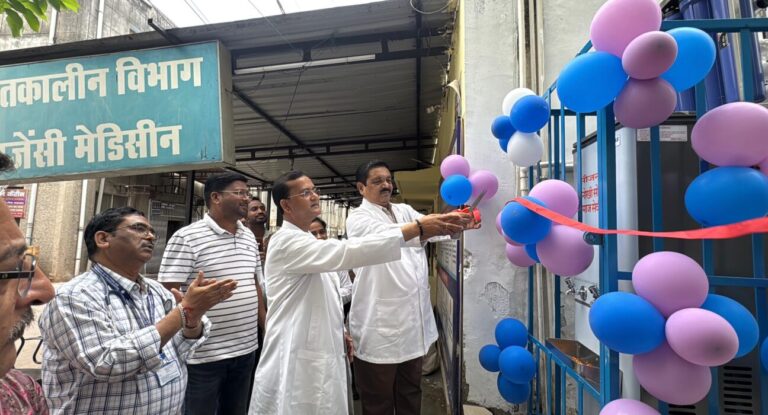 भीषण गर्मी में मरीजों को राहत, अनोखी सोच संस्था ने भेंट किया वाटर कूलर….अंबिकापुर के मेडिकल कॉलेज में सराहनीय पहल..