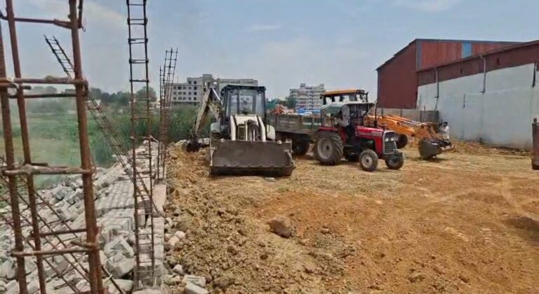 भातूपारा तालाब पर अतिक्रमण हटाने प्रशासन सख्त, निगम ने शुरू की बड़ी कार्रवाई