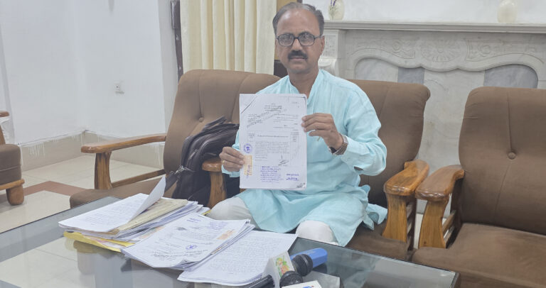 मामला रिंग बांध तालाब का….तालाबों पर ‘भूमाफिया’ की नजर? एक ही व्यक्ति के दो अलग-अलग मृत्यु प्रमाण पत्र