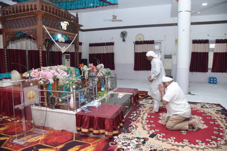 पर्यटन एवं संस्कृति मंत्री श्री राजेश अग्रवाल ने अम्बिकापुर गुरुद्वारा में मत्था टेककर प्रदेश की सुख-समृद्धि की कामना की सेवा, समरसता और मानवता ही विकास का सच्चा मार्ग-श्री अग्रवाल