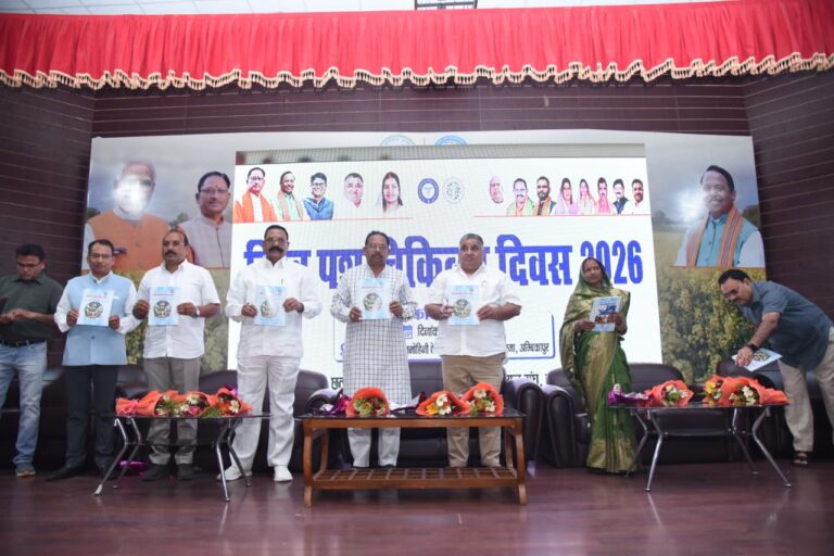 ग्रामीण अर्थव्यवस्था का मजबूत आधार स्तंभ हमारा पशुधन-पर्यटन एवं संस्कृति मंत्री श्री राजेश अग्रवाल विश्व पशु चिकित्सा दिवस पर मूक प्राणियों के संरक्षक हुए सम्मानित