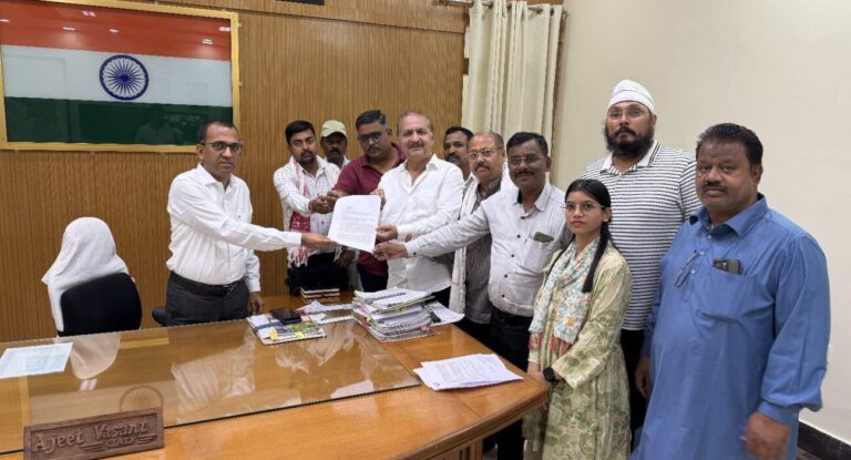 बिजली कटौती, खराब सड़कों और सफाई व्यवस्था को लेकर कांग्रेस का विरोध, नेता प्रतिपक्ष ने कलेक्टर से की मुलाकात… दी चेतावनी…. समस्या का समाधान नहीं तो होगा चक्का जाम