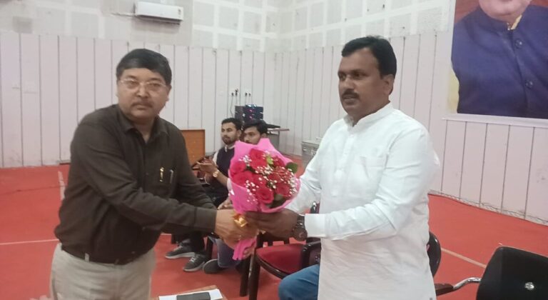 पीजी कॉलेज के जनभागीदारी समिति के अध्यक्ष मनोज ने ग्रहण किया पदभार