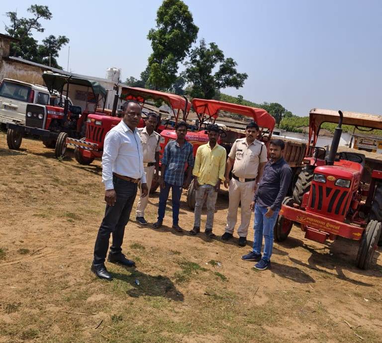अवैध रेत परिवहन पर 4 ट्रैक्टर वाहन जब्त