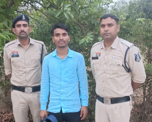 प्राध्यापक की अश्लील हरकतों से परेशान छात्रा ने दर्ज कराई शिकायत, आरोपी गिरफ्तार
