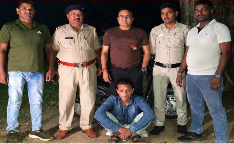 सरगुजा में नशे के कारोबार पर आबकारी का बड़ा वार दो लाख कीमत के 200 नशीले इंजेक्शन के साथ आरोपी गिरफ्तार, ऑपरेशन क्लीन को मिली बड़ी सफलता