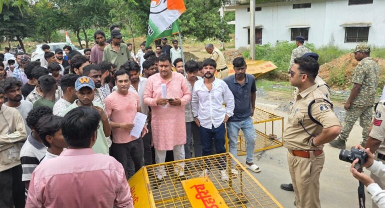 शहर की बदहाल व्यवस्था पर युवक कांग्रेस का नगर निगम घेराव, 10 दिन का अल्टीमेटम…..जर्जर सड़क, पेयजल, सफाई और बंद स्ट्रीट लाइट का मुद्दा उठाया, निगम आयुक्त को सौंपा ज्ञापन; समाधान नहीं होने पर उग्र आंदोलन की चेतावनी