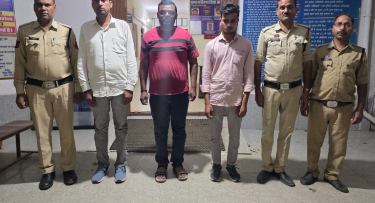 फर्जी एसीबी अधिकारी बनकर आबकारी अधिकारी से शराब और नकदी मांगने वाले तीन आरोपी गिरफ्तार