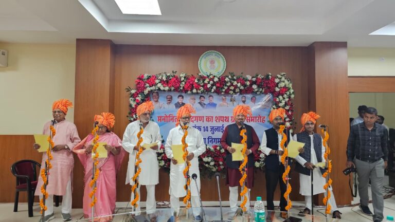 नगर निगम अंबिकापुर के मनोनीत पार्षदों का हुआ शपथ ग्रहण