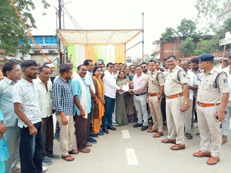 दिल्ली में छात्रों पर कार्रवाई के विरोध में कांग्रेस का धरना प्रदर्शन