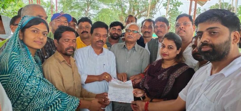 चार सूत्रीय मांगों को लेकर  कांग्रेस ने किया प्रदर्शन व चक्का जाम