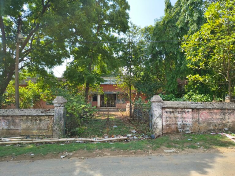 60 साल पुराने जर्जर भवन के भरोसे ओड़गी का एकमात्र हायर सेकेंडरी स्कूल