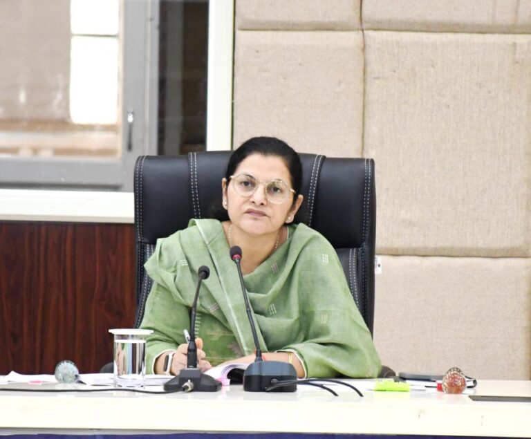 स्वतंत्रता दिवस समारोह की तैयारियों को लेकर कलेक्टर ने बैठक समयबद्ध एवं गरिमामय आयोजन के दिए निर्देश