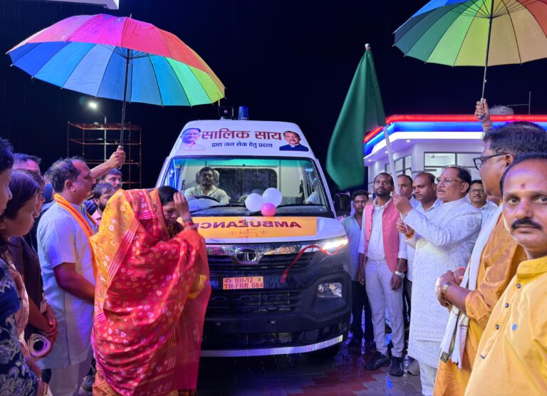 मुख्यमंत्री श्री विष्णुदेव साय ने कांसाबेल सीएचसी के लिए प्रदत्त एम्बुलेंस का किया लोकार्पण
