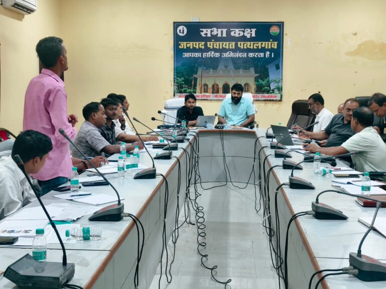 निर्माण पोर्टल के माध्यम से निर्माण कार्यों की कलेक्टर ने की समीक्षा कार्यों में गुणवत्ता और समय-सीमा का विशेष ध्यान रखने के दिए निर्देश