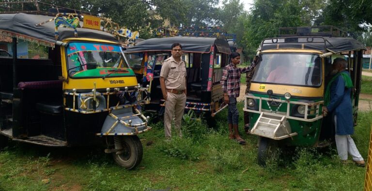 यातायात उल्लंघन पर तीन ऑटो के विरुद्ध कार्रवाई