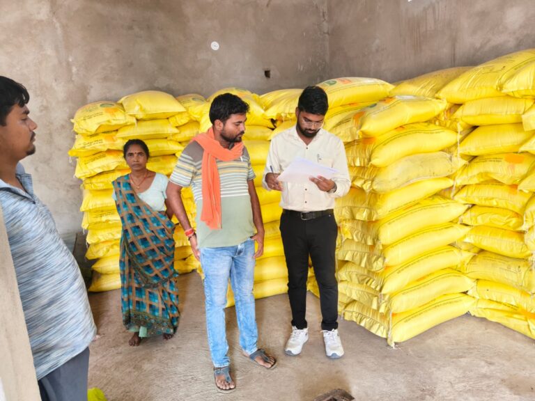 उर्वरक बिक्री में अनियमितता पर प्रशासन सख्त 5 दुकानों पर विक्रय पर प्रतिबंध, 1 दुकान का लाइसेंस निरस्त की कार्यवाही