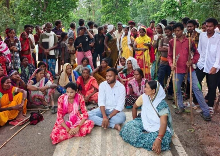 मदननगर खदान बवाल….. प्रतापपुर थाने में तीन अलग अलग एफआईआर में डेढ दर्जन नामजद सहित अन्य के खिलाफ केस दर्ज