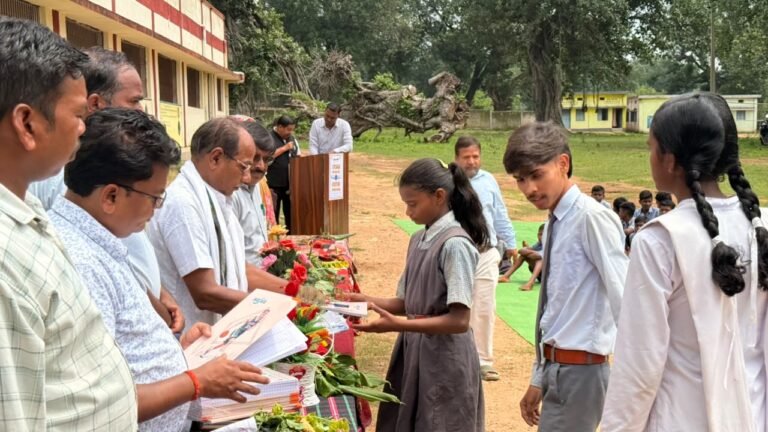 बैगलेस डे” पर स्कूलों में महापुरुषों, स्वतंत्रता संग्राम सेनानियों को किया याद
