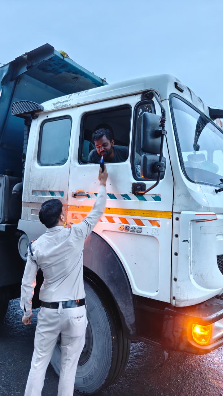 सड़क दुर्घटनाओं की रोकथाम को लेकर पुलिस का विशेष अभियान