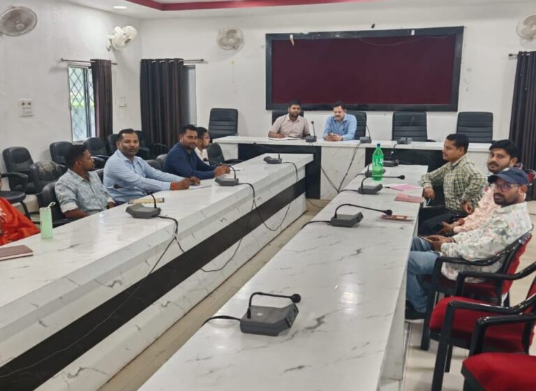 छात्रावास अधीक्षकों की समीक्षा बैठक, बच्चों की सुविधाओं और व्यवस्थाओं पर दिए आवश्यक निर्देश