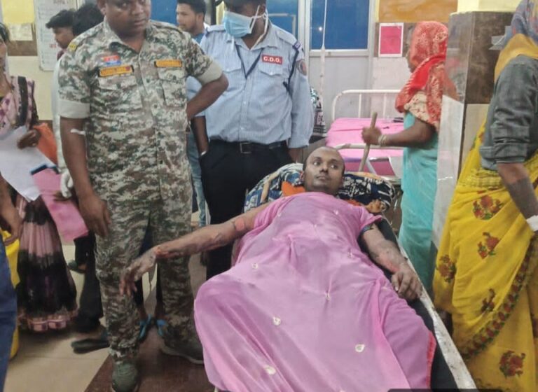 आग से झुलसे व्यक्ति को डायल-112 ने पहुंचाया अस्पताल, समय पर मिला उपचार….सूचना मिलते ही सक्रिय हुई टीम, कंट्रोल रूम से लेकर मौके पर तैनात जवानों ने दिखाई तत्परता