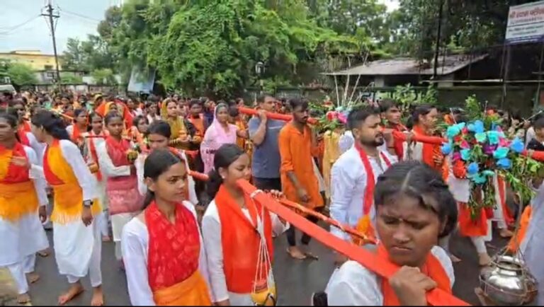 नागपंचमी पर गूंजा हर-हर महादेव, रेण नदी से रामेश्वरम मंदिर तक निकली भव्य कांवर यात्रा