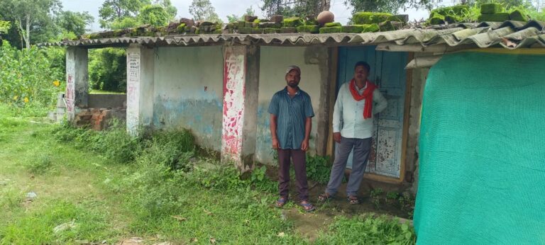 दो साल से गंदे पानी से परेशान केशवनगर के लोग, जर्जर हुआ मकान