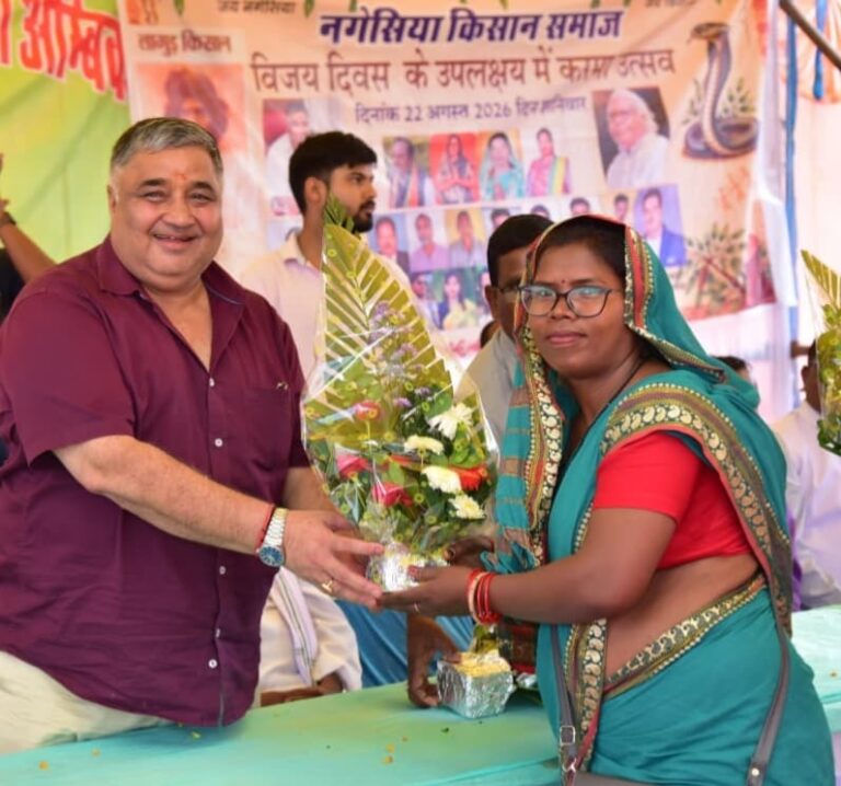 करमा उत्सव में झलकी छत्तीसगढ़ की समृद्ध जनजातीय संस्कृति, पर्यटन एवं संस्कृति मंत्री श्री राजेश अग्रवाल ने दी बधाई करमा पर्व प्रकृति, कृषि परंपरा और सामाजिक एकता का प्रतीक: मंत्री श्री राजेश अग्रवाल