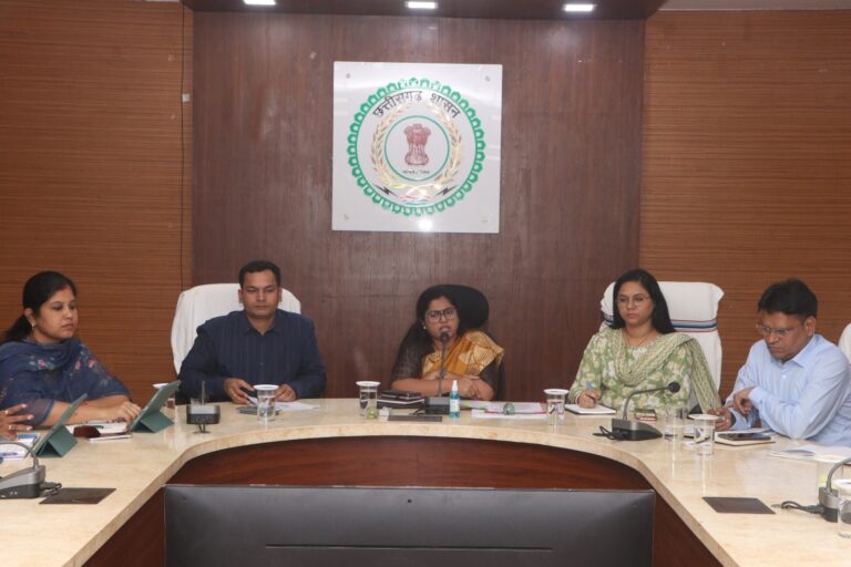 सड़क सुरक्षा एवं कानून व्यवस्था को लेकर हुई बैठक में हेलमेट नहीं, तो पेट्रोल नहीं की व्यवस्था लागू करने के निर्देश