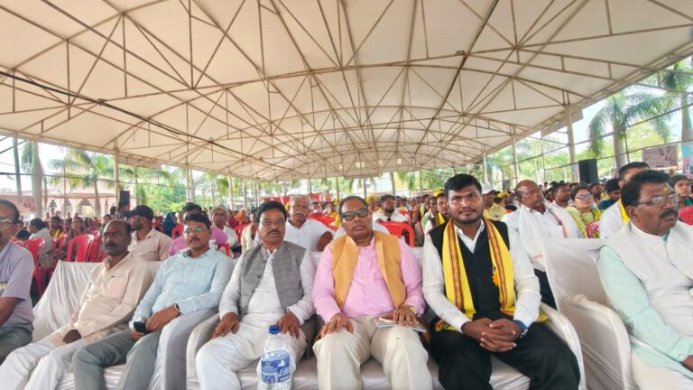 आदिवासी सभी बनना चाहते हैं परन्तु आदिवासीयत पर जीना कोई नहीं चाहता……पोया