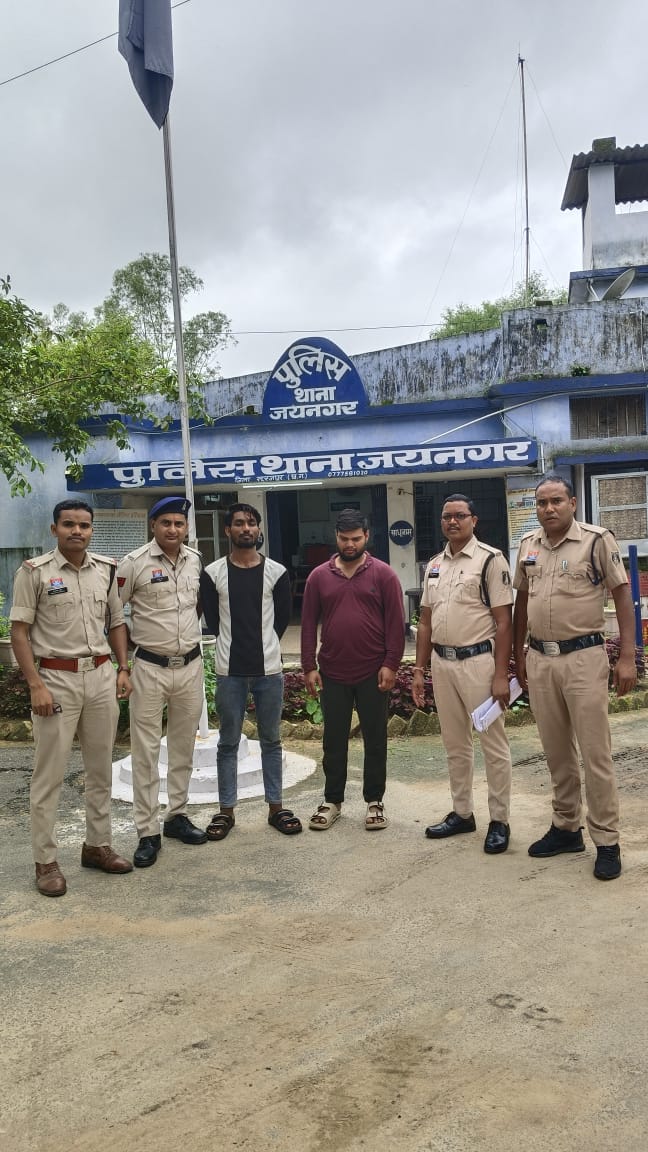 चोरी का मोबाइल खरीदने और लॉक तोड़ने वाले दो आरोपी गिरफ्तार, चोरी का मोबाइल बरामद