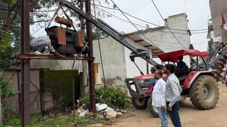उपाध्यक्ष की पहल रंग लाई, तीन साल से बंद निजी ट्रांसफार्मर हटाया गया