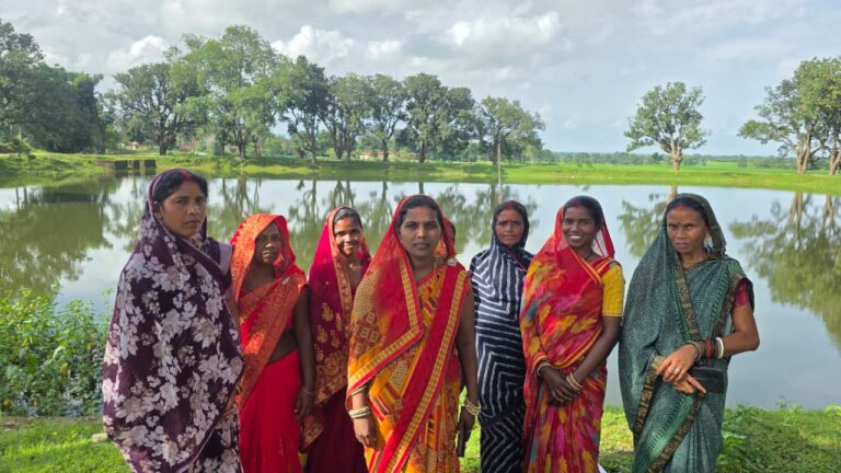 “भाई का स्नेह, बहनों का अधिकार-विष्णु भैया के साथ आत्मनिर्भर परिवार।”