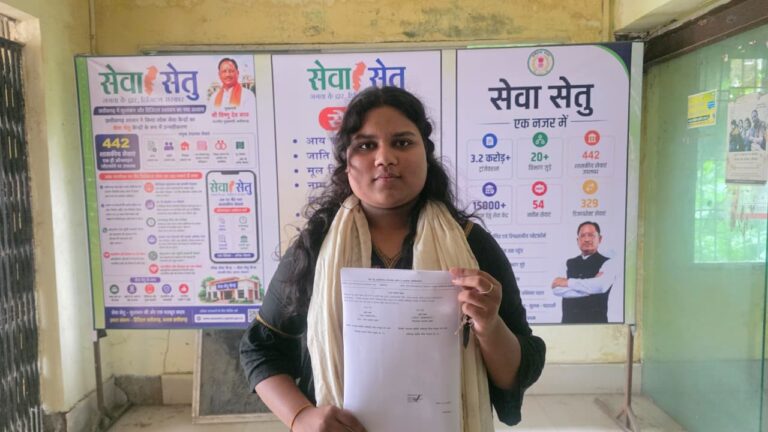 सेवा सेतु केंद्र से डॉली गंधर की आधार संबंधी समस्या का हुआ समाधान