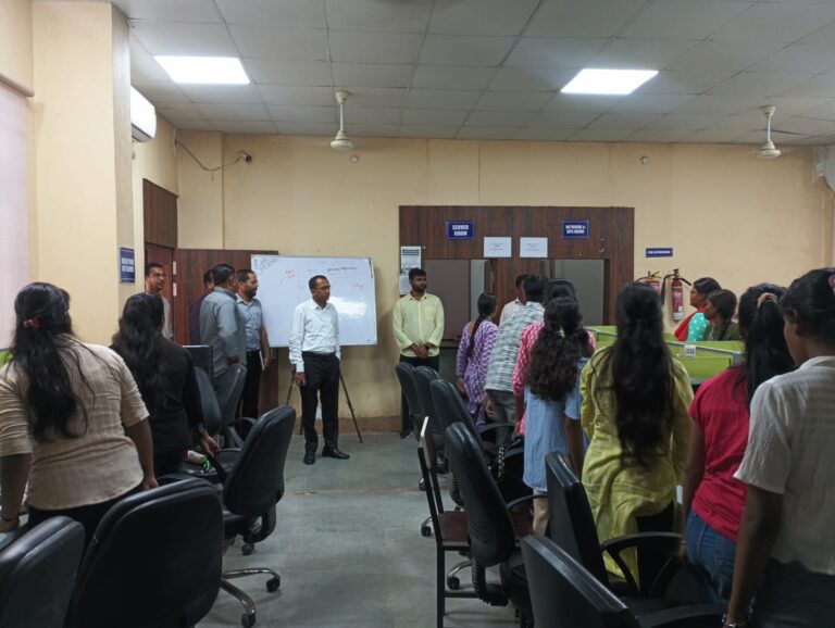 कलेक्टर एवं वरिष्ठ पुलिस अधीक्षक ने किया पॉलिटेक्निक एवं लाईवलीहुड कॉलेज अम्बिकापुर का निरीक्षण NEET PG परीक्षा की तैयारियों का लिया जायजा, परीक्षार्थियों की सुविधा एवं सुरक्षा पर विशेष जोर