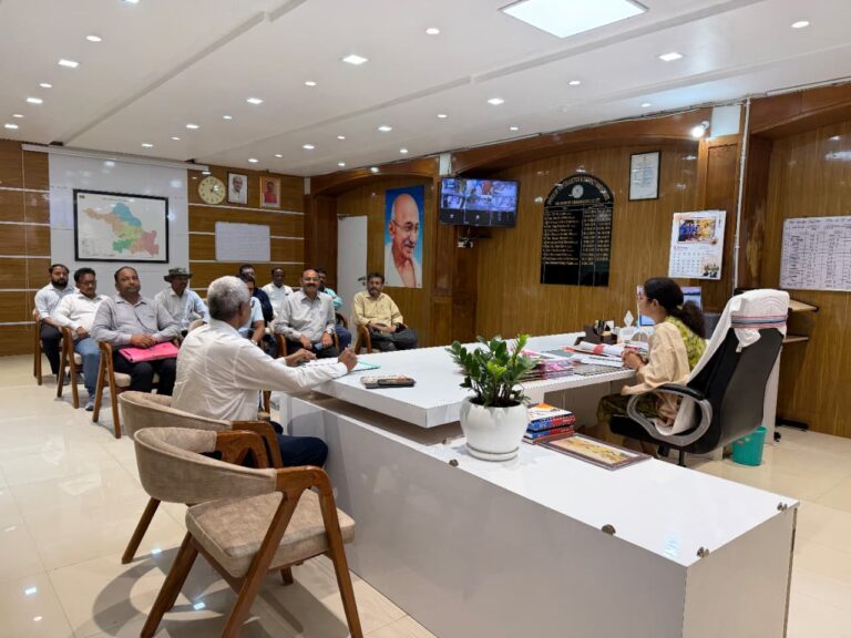 जिला स्तरीय सलाहकार समिति की बैठक संपन्न खनन बंद होने से प्रभावित लोगों की आजीविका के लिए कार्ययोजना तैयार करने के निर्देश