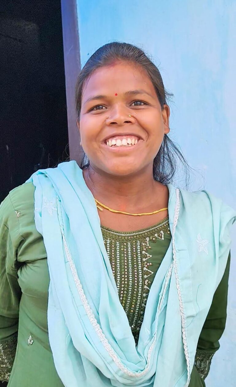 राखी से पहले बहनों के खाते में पहुंचा भाई का उपहार महतारी वंदन की राशि से रानी एक्का के चेहरे पर आई मुस्कान