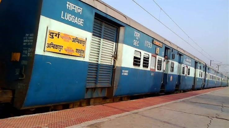अंबिकापुर-दुर्ग एक्सप्रेस ट्रेन पांच घंटे विलंब से हुई रवाना, यात्री परेशान
